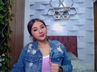 Hola soy Alyson, una chica sexy, de curvas, grandes, senos opuestos y con muchas ganas de divertirme en la sala cumpliendo tus placeres.