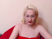 Sexy Red Foxy likes to play and to have hot experiences.