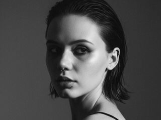 naked girl with webcam fingering pussy JudithSterett