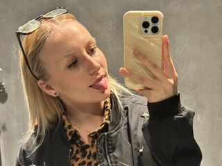 cam whore LucilleWiste