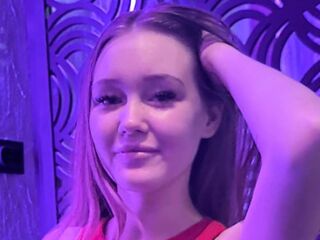 camgirl fingering bald pussy AddieRunk