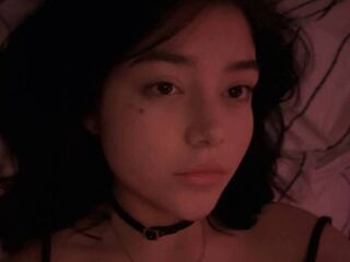 beautiful camgirl AlisaGlow