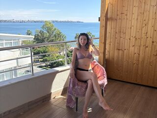 nude camgirl photo AlyVee