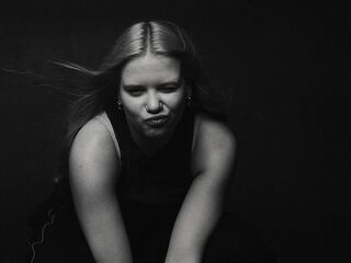 naughty camgirl AngellaMaulin