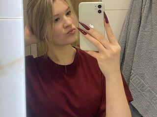 camgirl fingering pussy Bloryjon