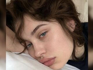 hot cam girl fingering pussy BrettOpher