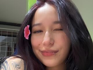 cam strip tease CamiLewit