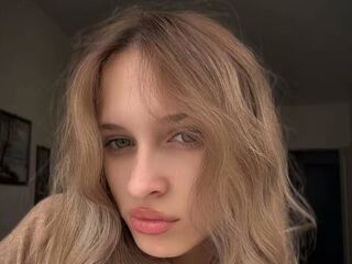 naked webcamgirl ChiaMaia