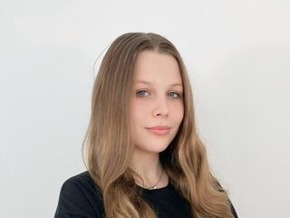 free webcam chatroom ChristianeSivie