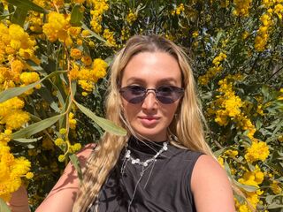 naked webcam girl photo DelaineClowerd