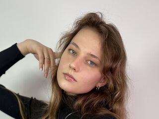 beautiful webcamgirl DelorasWiant