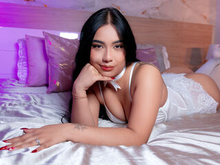 naked camgirl masturbating with dildo DianaBardot