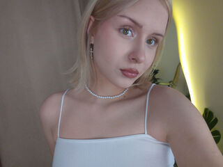 hot cam girl masturbating with vibrator DorisMaurs