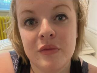 camwhore masturbating with vibrator EllaConway