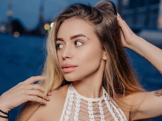 topless webcamgirl EmilyBeverly