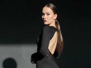 naked cam girl masturbating with dildo EmilyGiffin