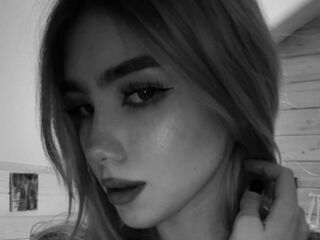 camgirl showing tits EmmaBlond