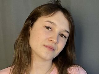 girl showing tits FlossieStudwell