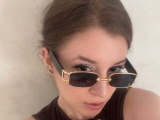 masturbating camgirl HeleneBrutger