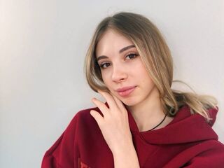 camgirl playing with vibrator HermilaJhonson