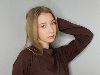 masturbating cam girl JulianaDarter