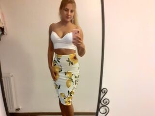 webcam strip tease show KATYDIAZ