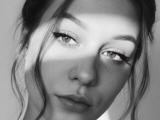 naughty camgirl masturbating with dildo KalynBrazile