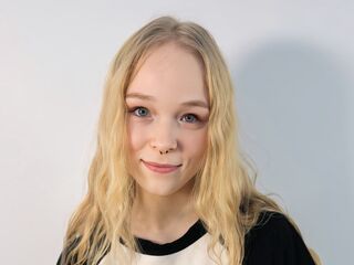 topless girl KamiMellema