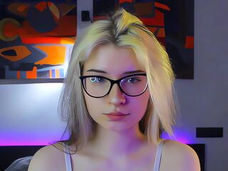 hot strip tease show KiraSerene