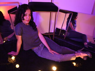 cam girl live webcam KyaraLux