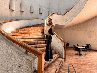 naked girl with webcam masturbating with sextoy LauraSnok