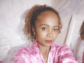 topless webcam girl LayahMorgane