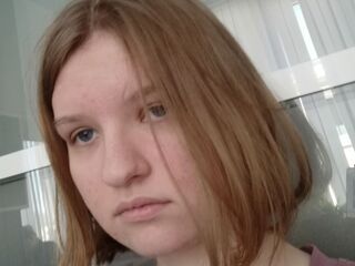 cam girl masturbating with dildo LilianSlow