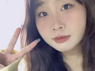 hot webcam slut LioraFaith
