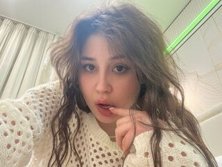 camgirl showing tits LolaBerry