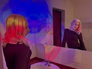 sexy webcamgirl LucilleWiste