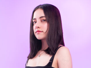 camgirl fingering bald pussy LunaBelleth