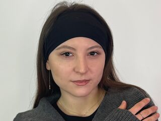 camgirl playing with dildo LuzJeantet