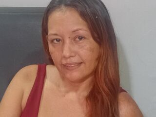 camslut fingering shaved pussy Luzmari