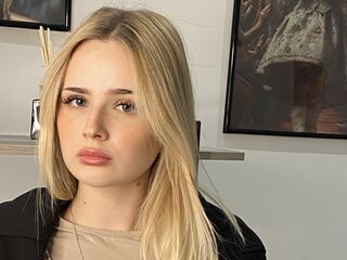 naughty camgirl fingering pussy MarnieRhyner