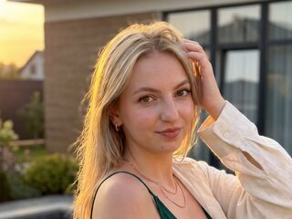 camgirl playing with sextoy MauritaSaborio
