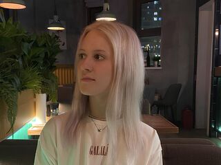 cam girl masturbating with vibrator MelissaOushens