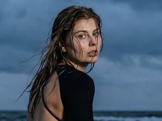 naughty cam girl masturbating MilaOlivers