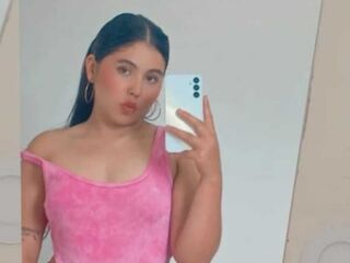camgirl masturbating with dildo NikkyBotero