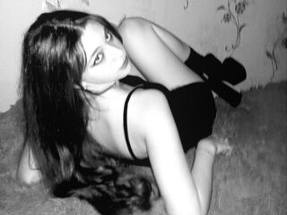 naughty cam girl fingering pussy PattySilkwood