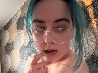 camgirl fingering shaved pussy PixieJones