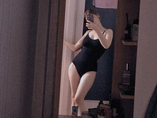 cam girl playing with dildo RinaAlmons