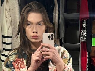 camslut masturbating RubyRedkis