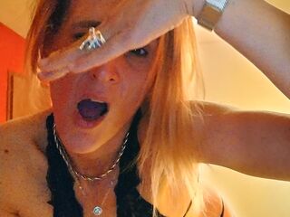 anal cam SandraLive