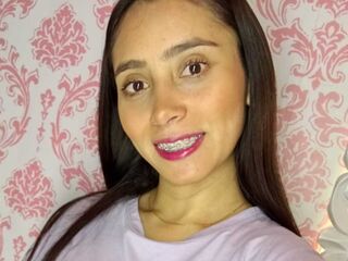 cam strip tease ScarlettMills